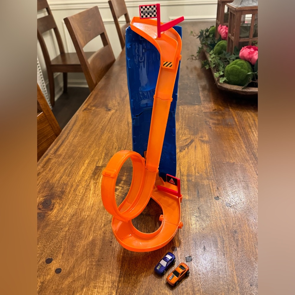 Hot Wheels Car-Go Fun Atomic Travel Set Mattel with Mini Cars and Track